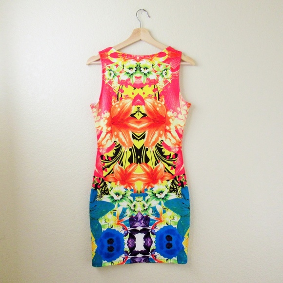 • Floral Print Bodycon Dress • - Picture 2 of 4